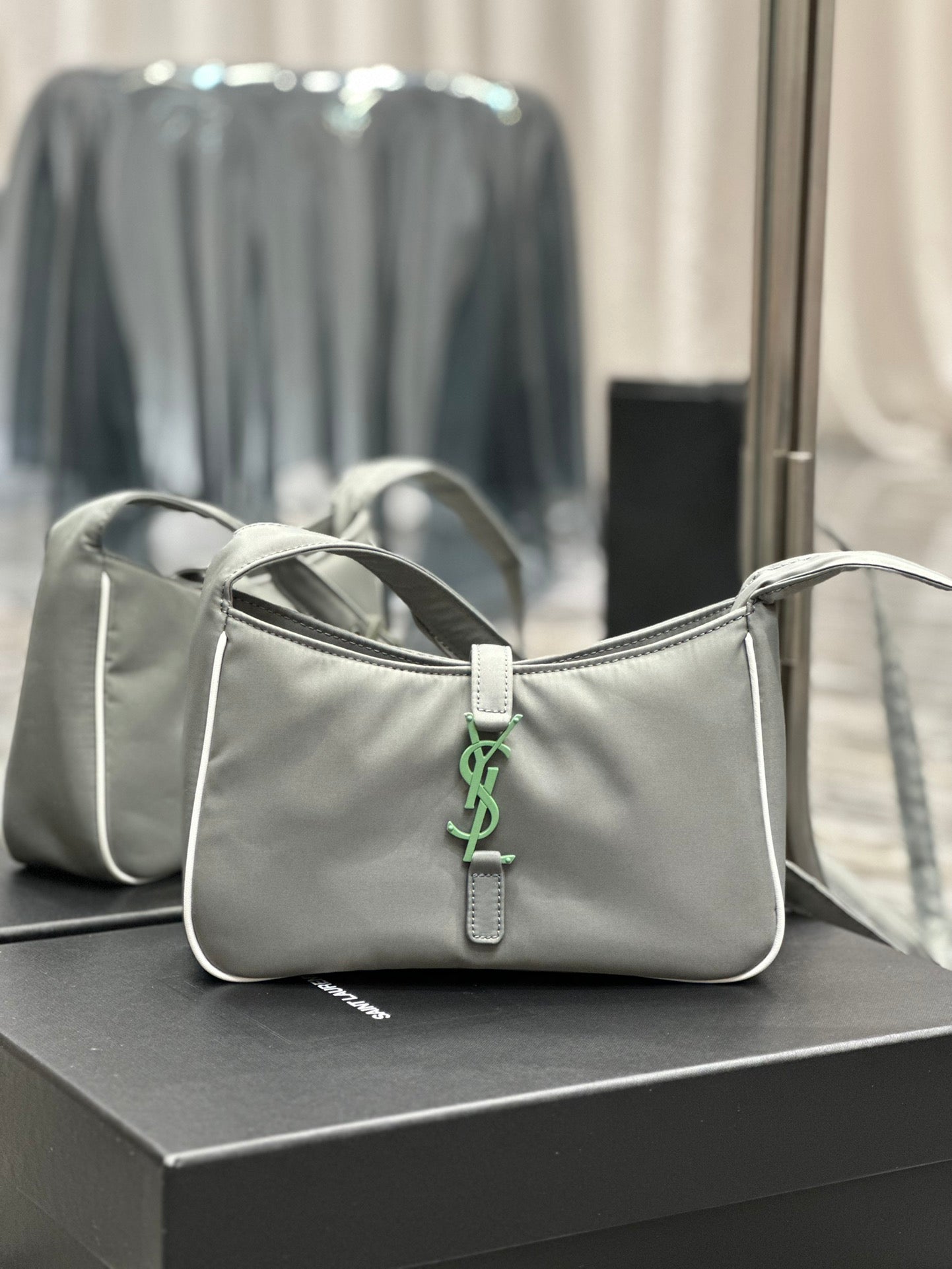YSL LE 5 A 7 nylon