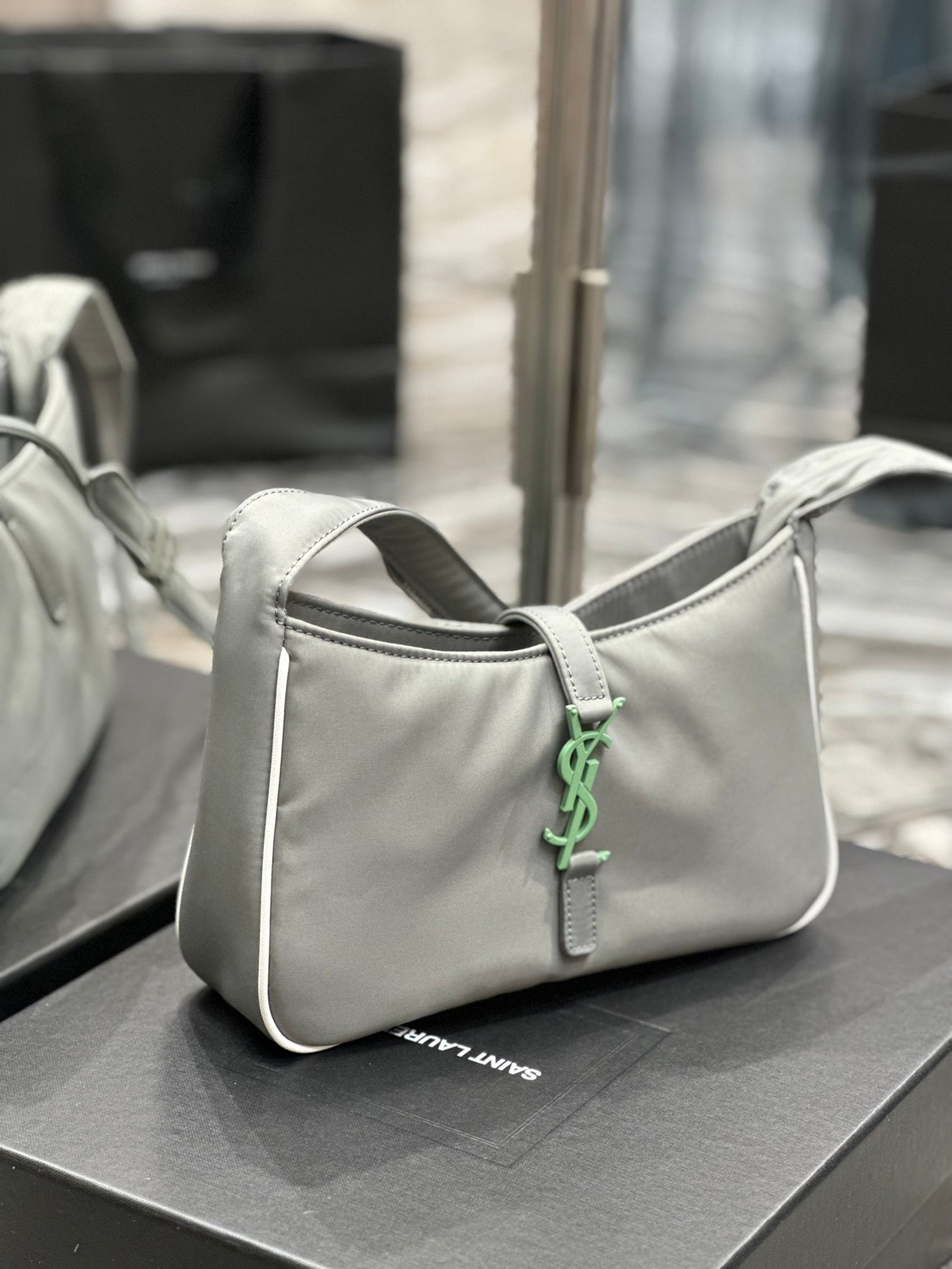 YSL LE 5 A 7 nylon