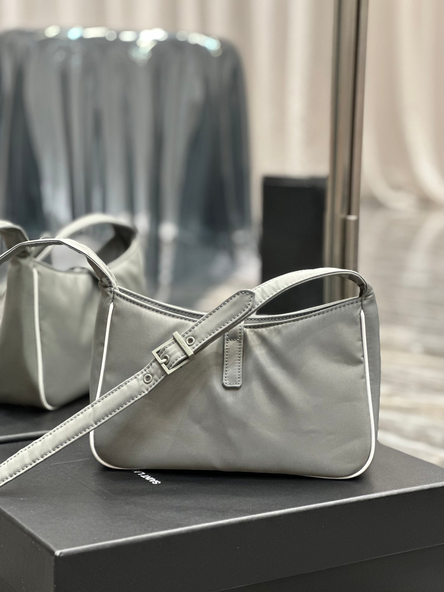 YSL LE 5 A 7 nylon