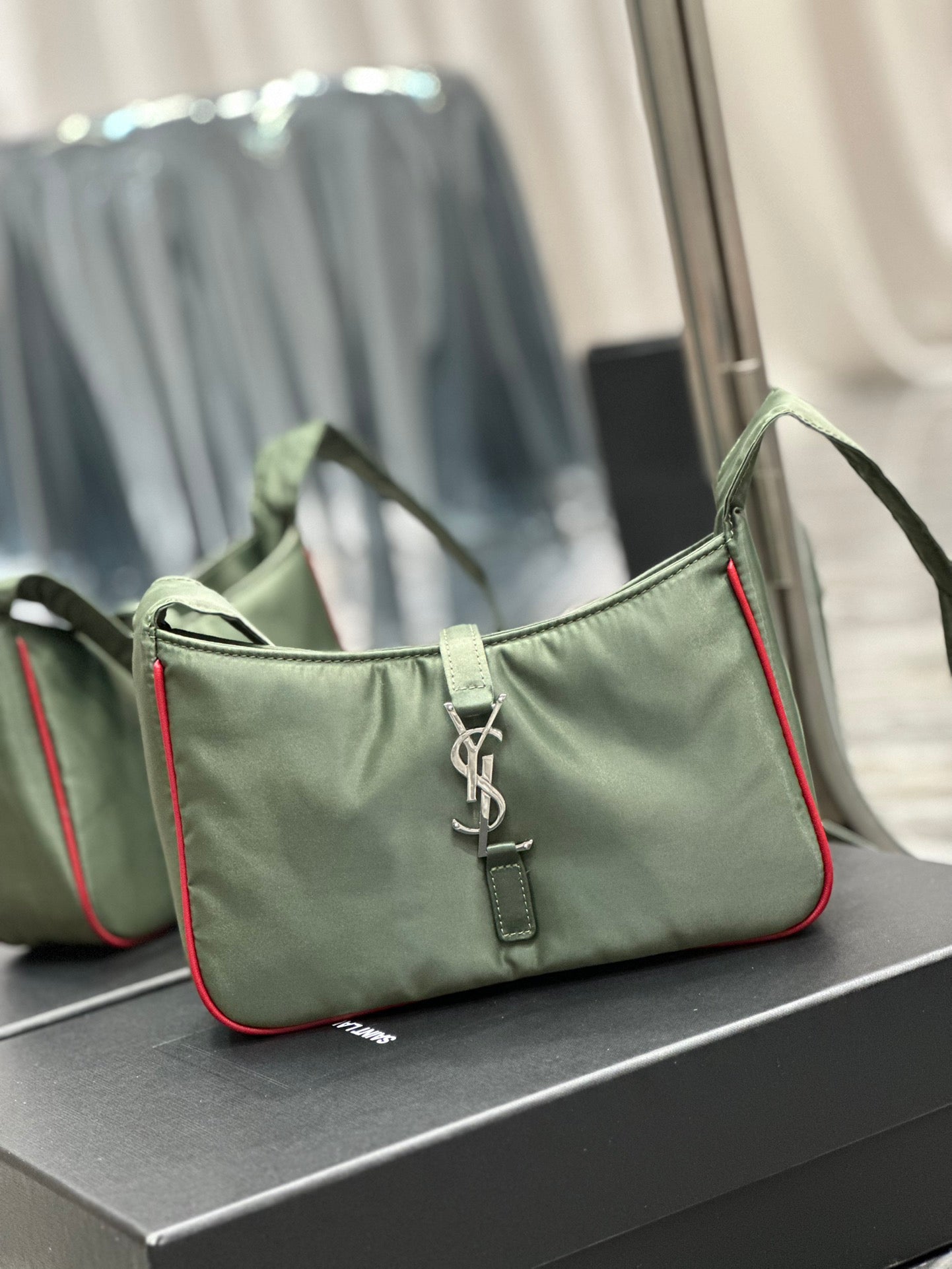 YSL LE 5 A 7 nylon