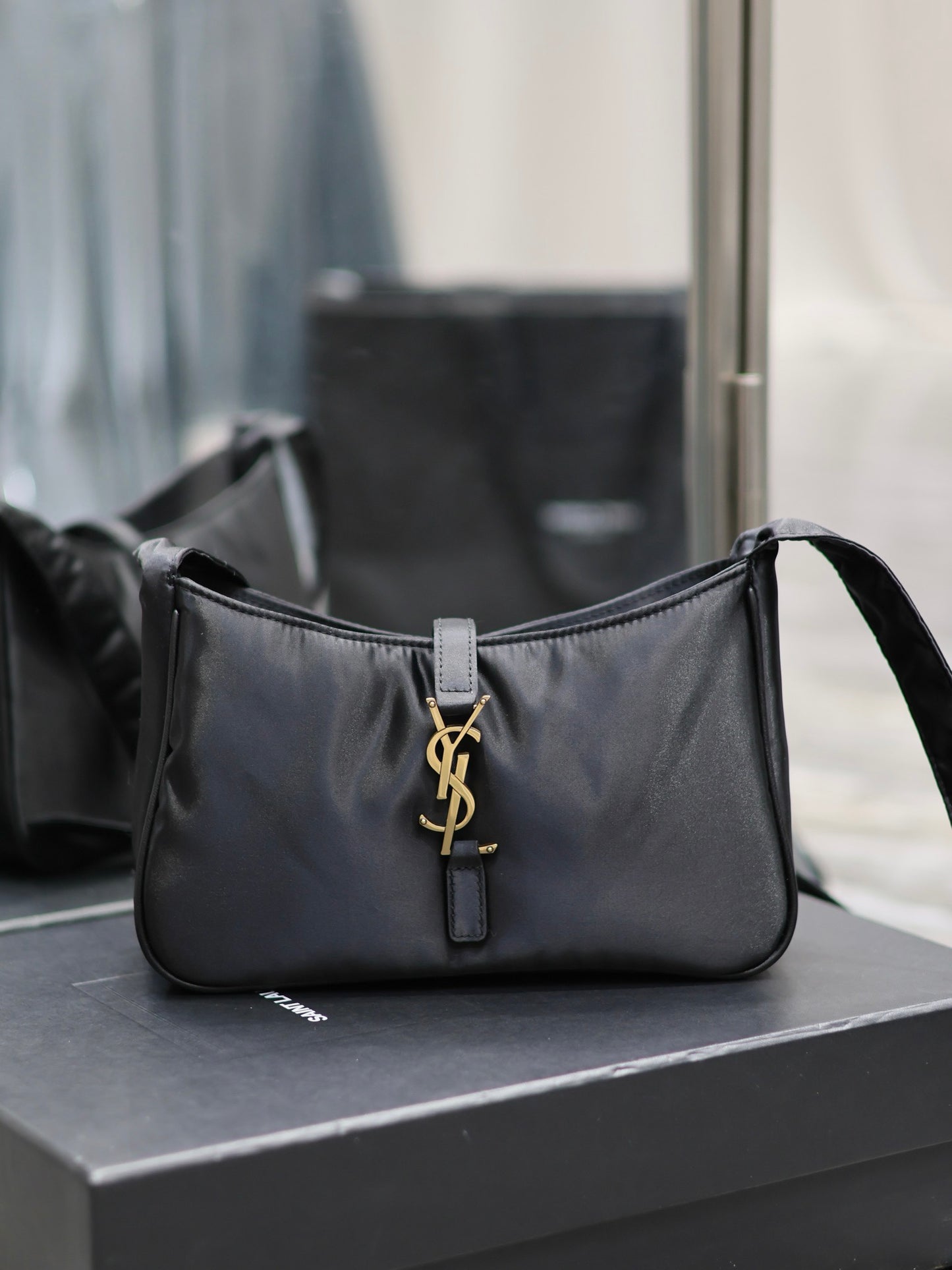 YSL LE 5 A 7 nylon