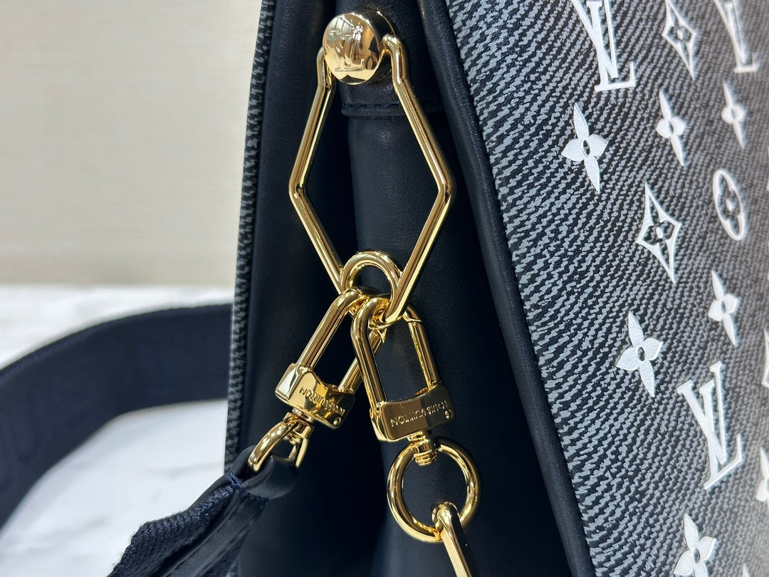 Louis Vuitton Coussin PM Denim