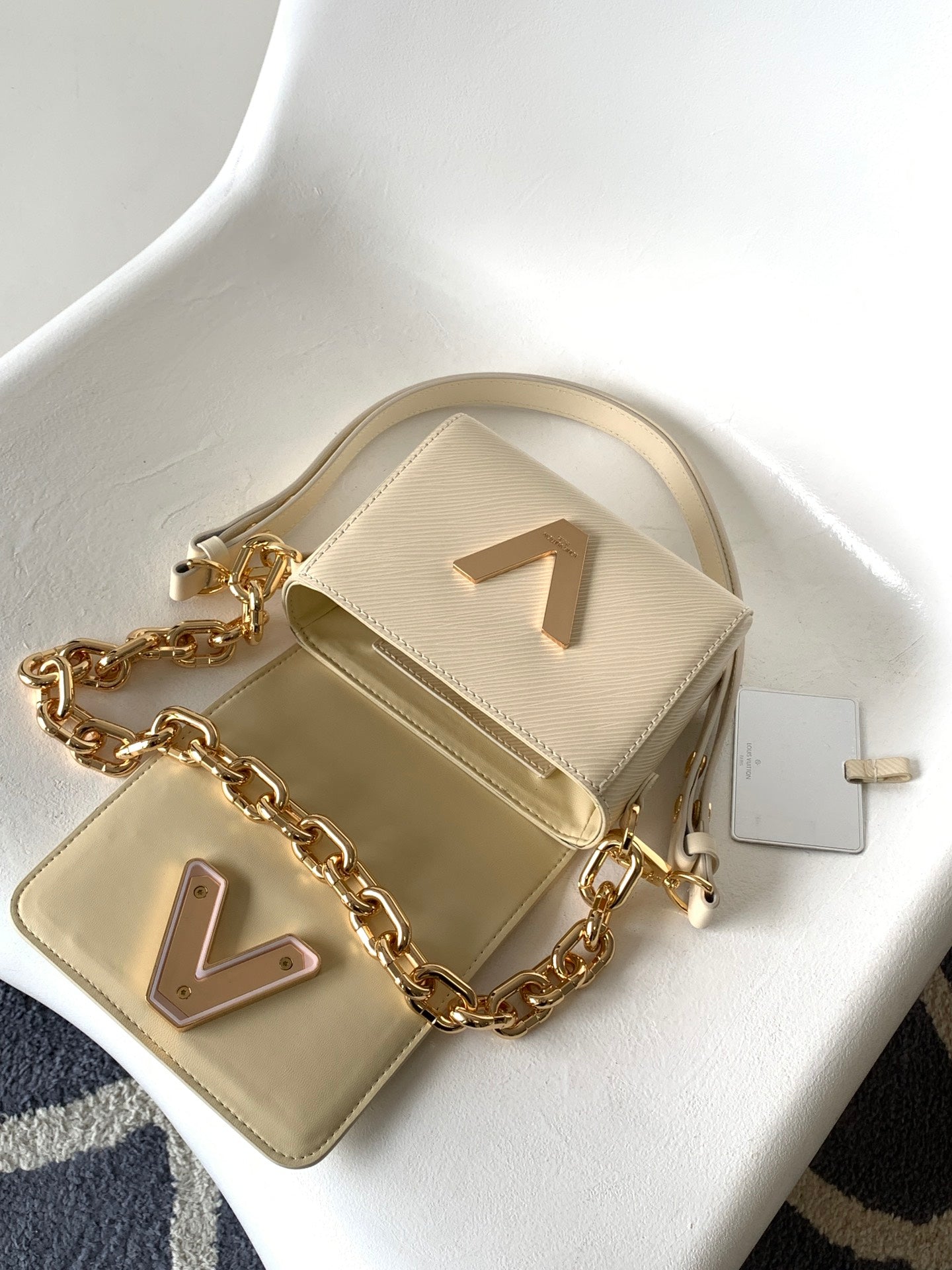 Louis Vuitton Twist Lock XL