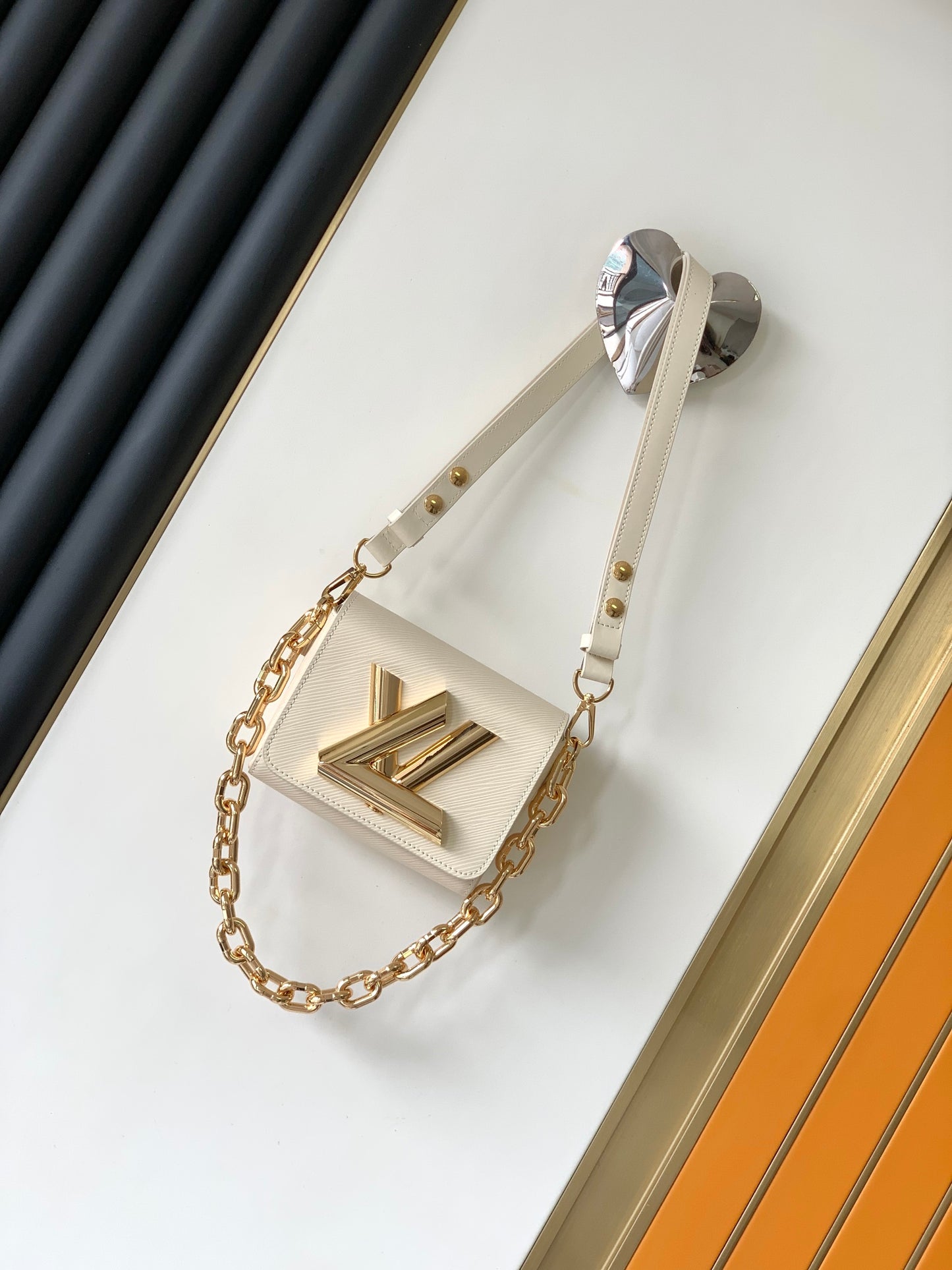 Louis Vuitton Twist Lock XL