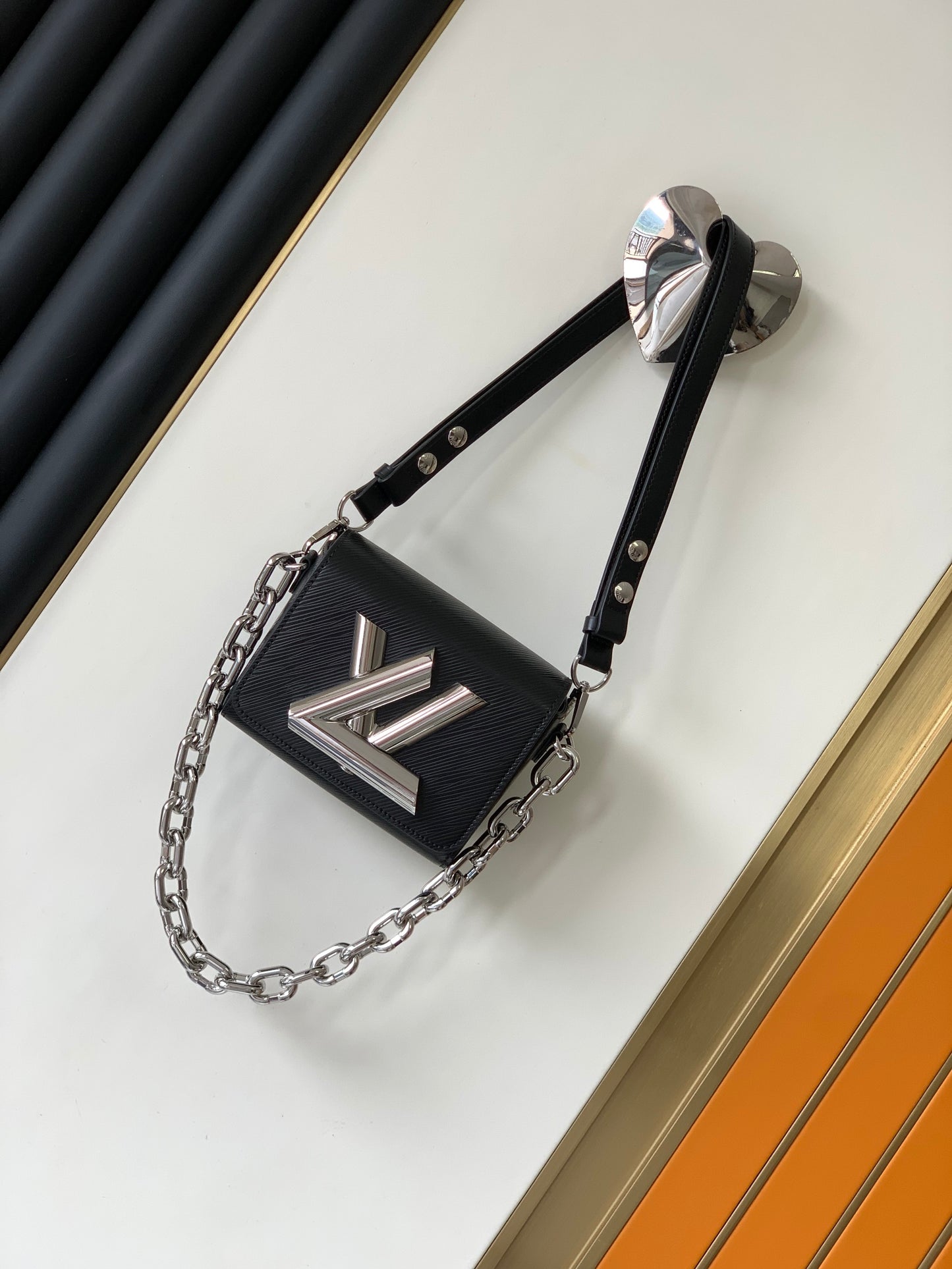 Louis Vuitton Twist Lock XL