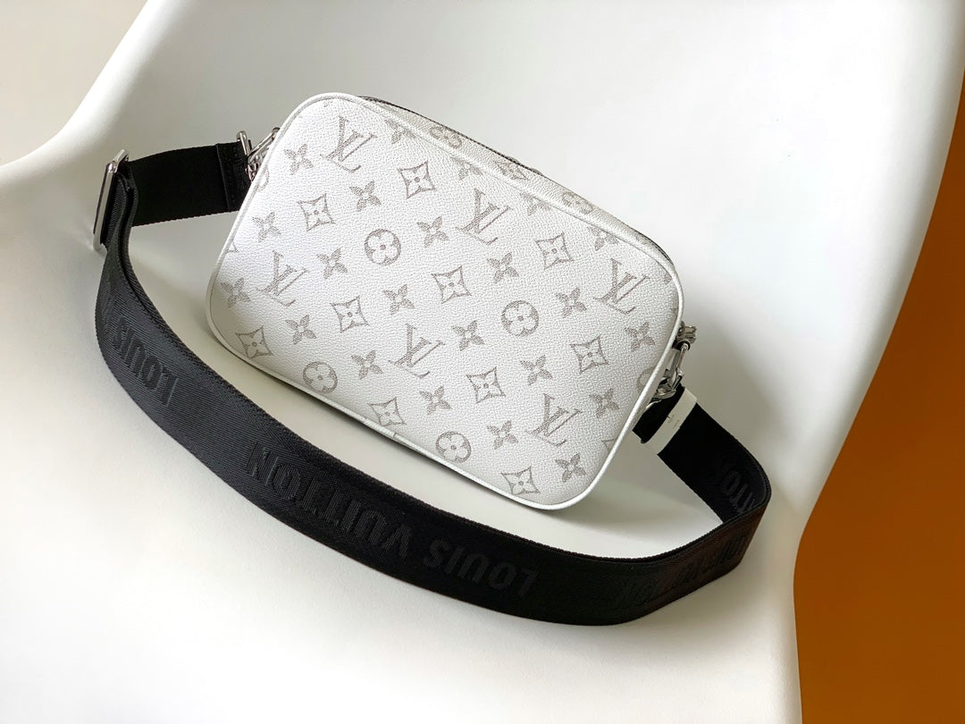 Louis Vuitton Alpha Messenger