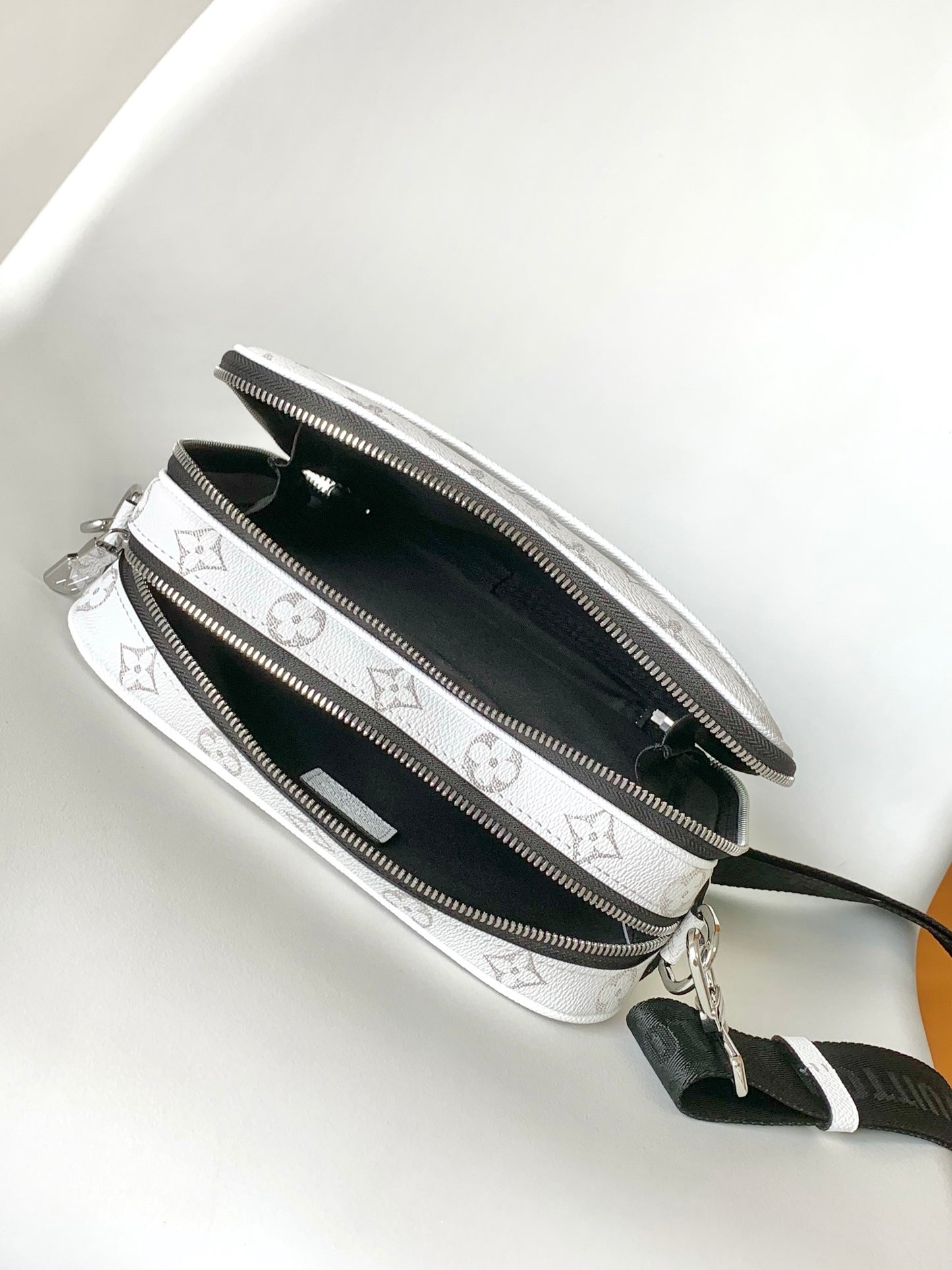 Louis Vuitton Alpha Messenger