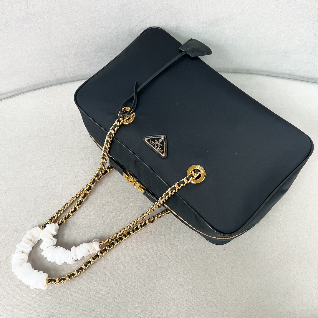 Prada Re-Edition 1978 large Re-Nylon and Saffiano