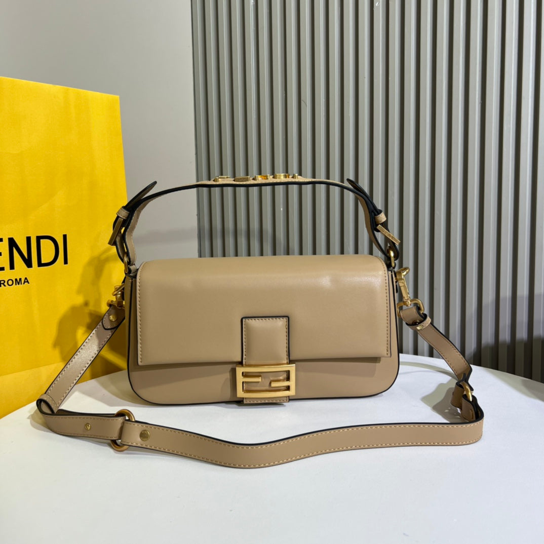 Fendi Baguette Top handle Leather Shoulder bag