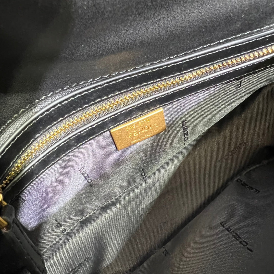 Fendi Baguette Top handle Leather Shoulder bag