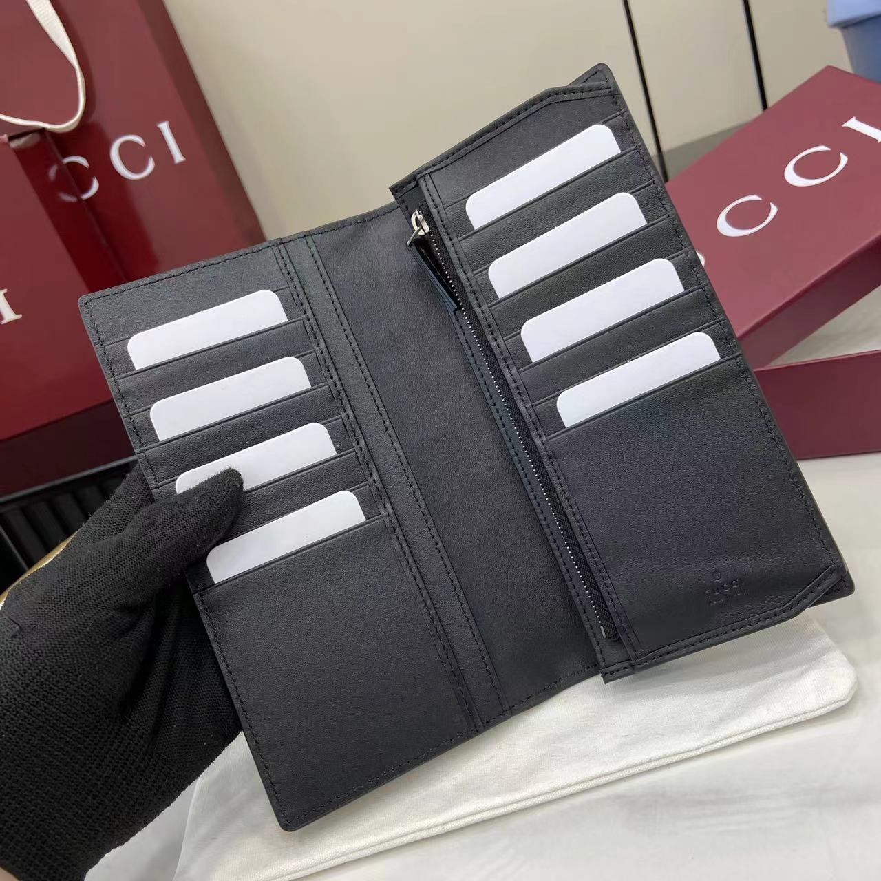 Gucci Imprint long wallet