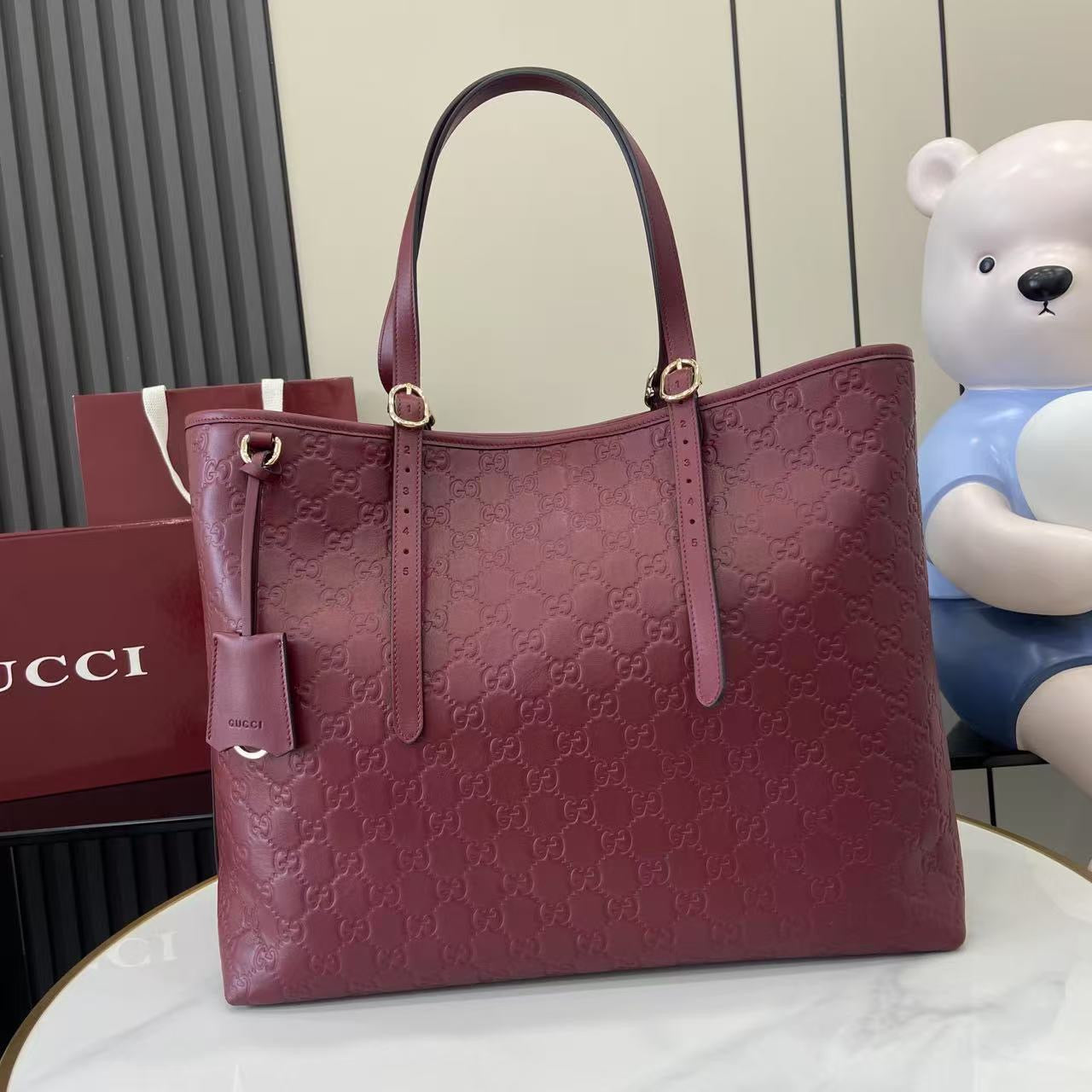 Gucci Emblem Large and medium leather tote bag