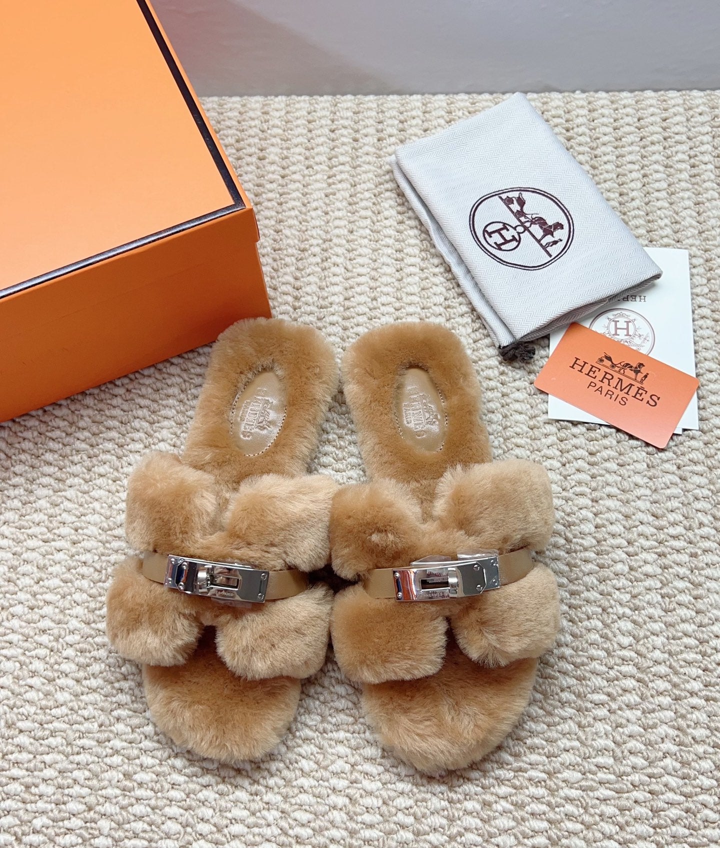 Hermes Fluffy Slippers