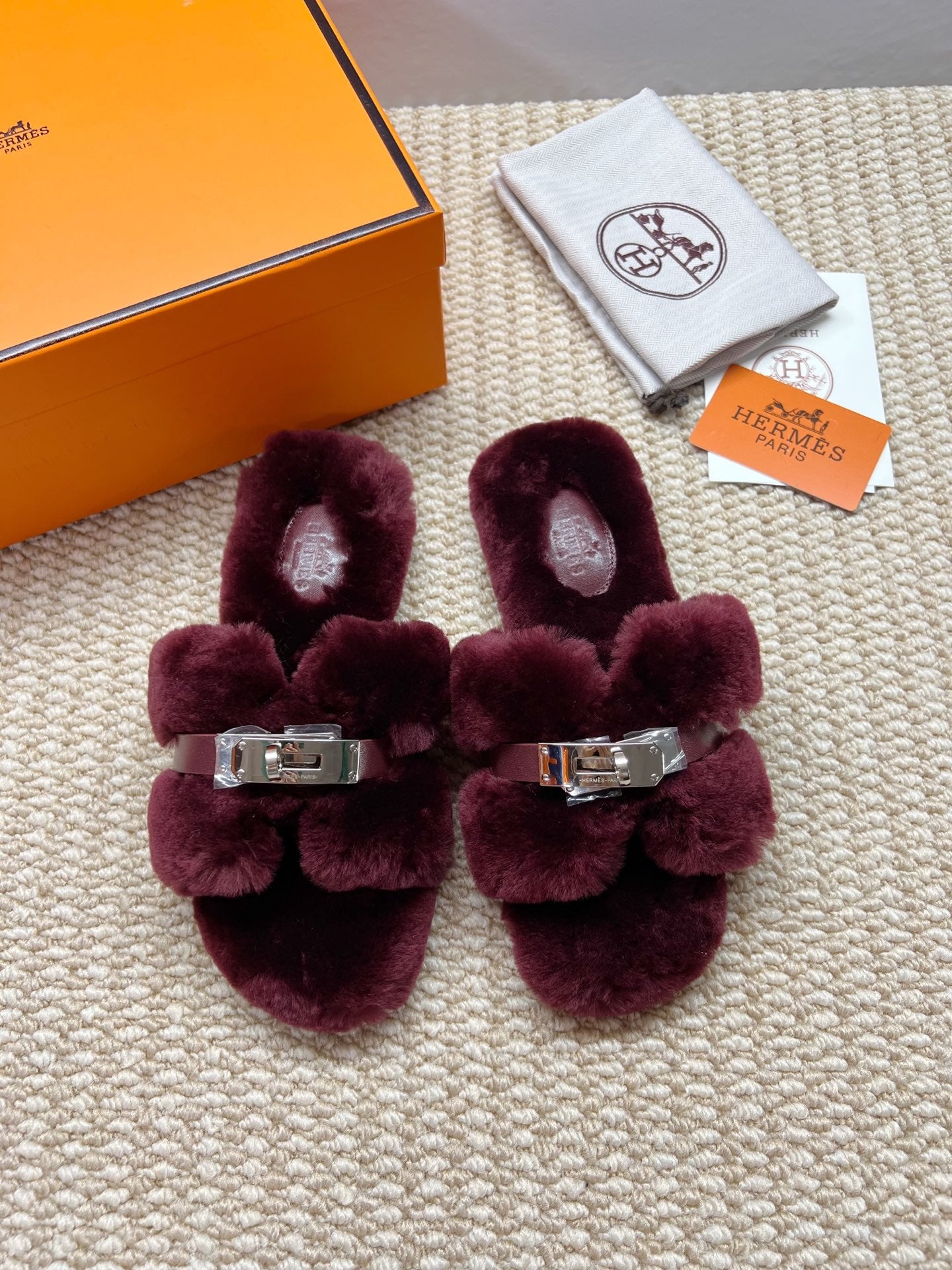 Hermes Fluffy Slippers