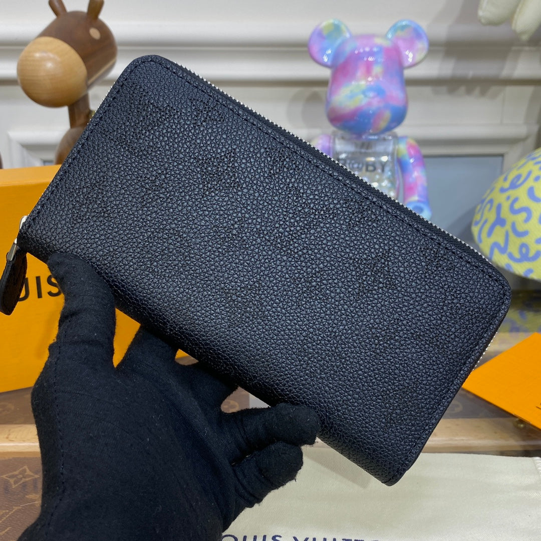 Louis Vuitton Zippy Wallet