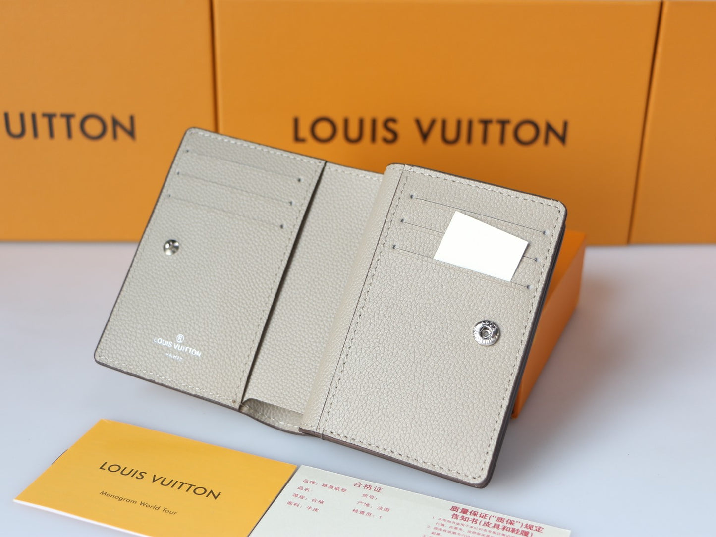 Louis Vuitton Cléa Wallet Mahina