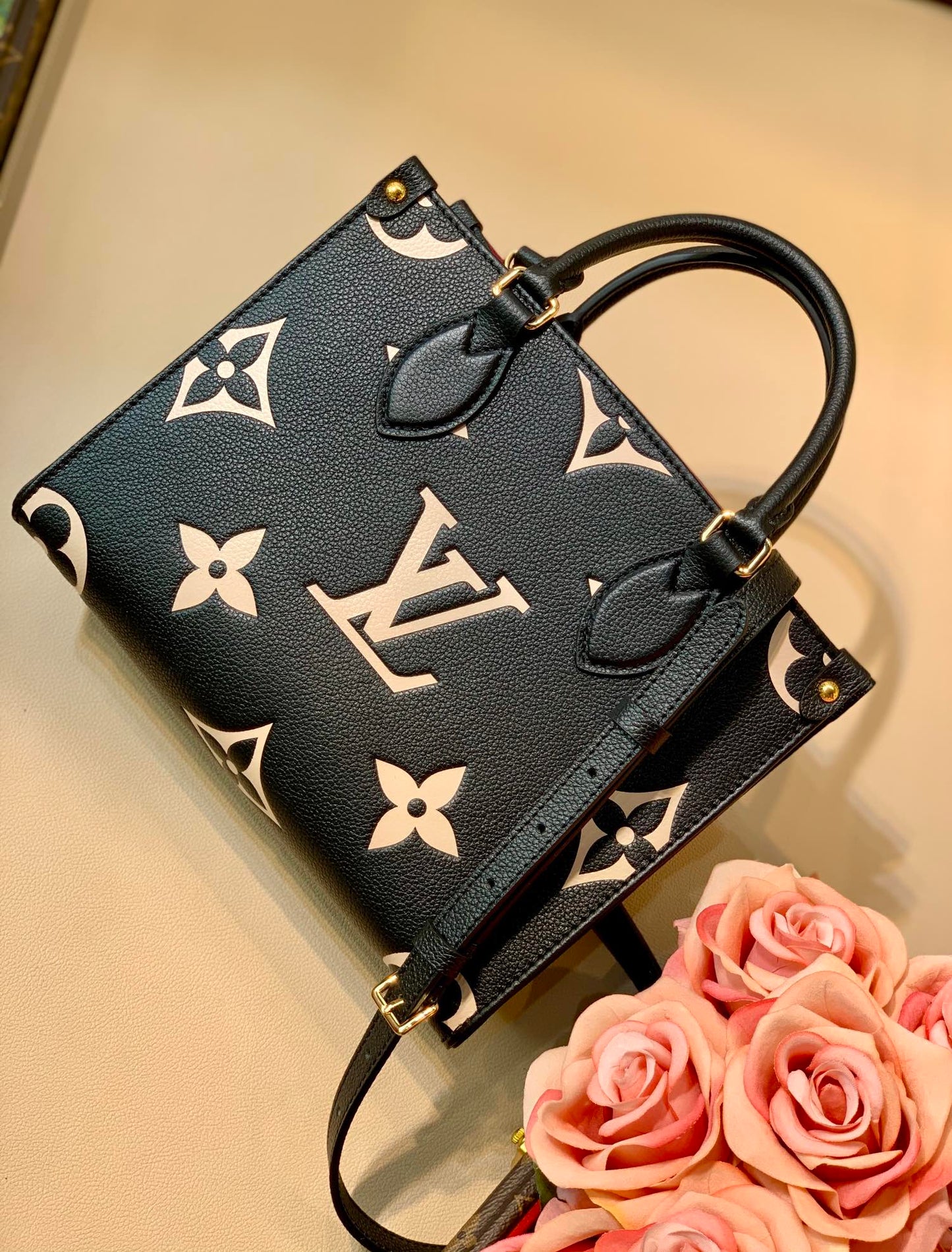 Louis Vuitton Onthego Bicolor PM, MM, GM