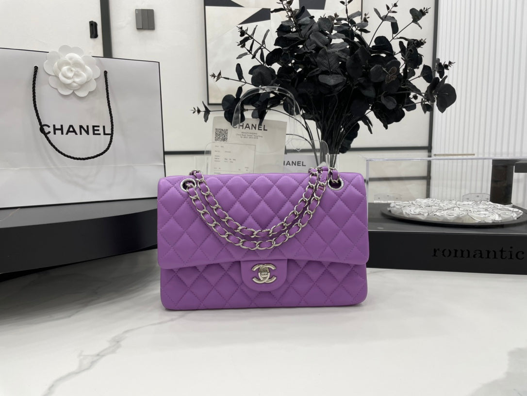 Chanel Classic Flap Bag 25.5 cm Sheepskin leather
