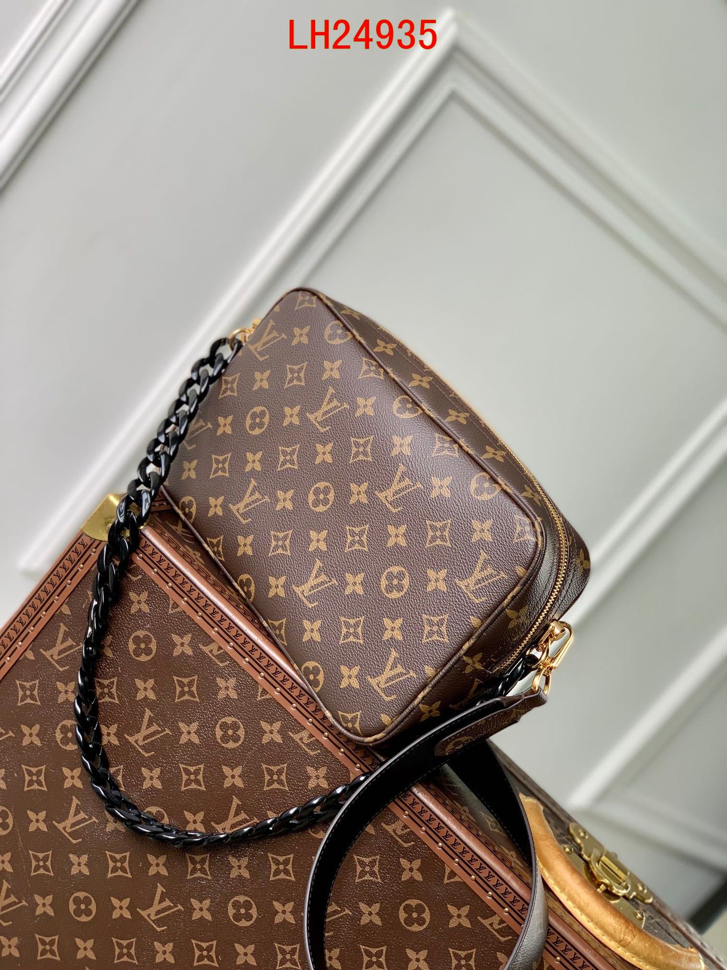 Louis Vuitton Messenger Bag