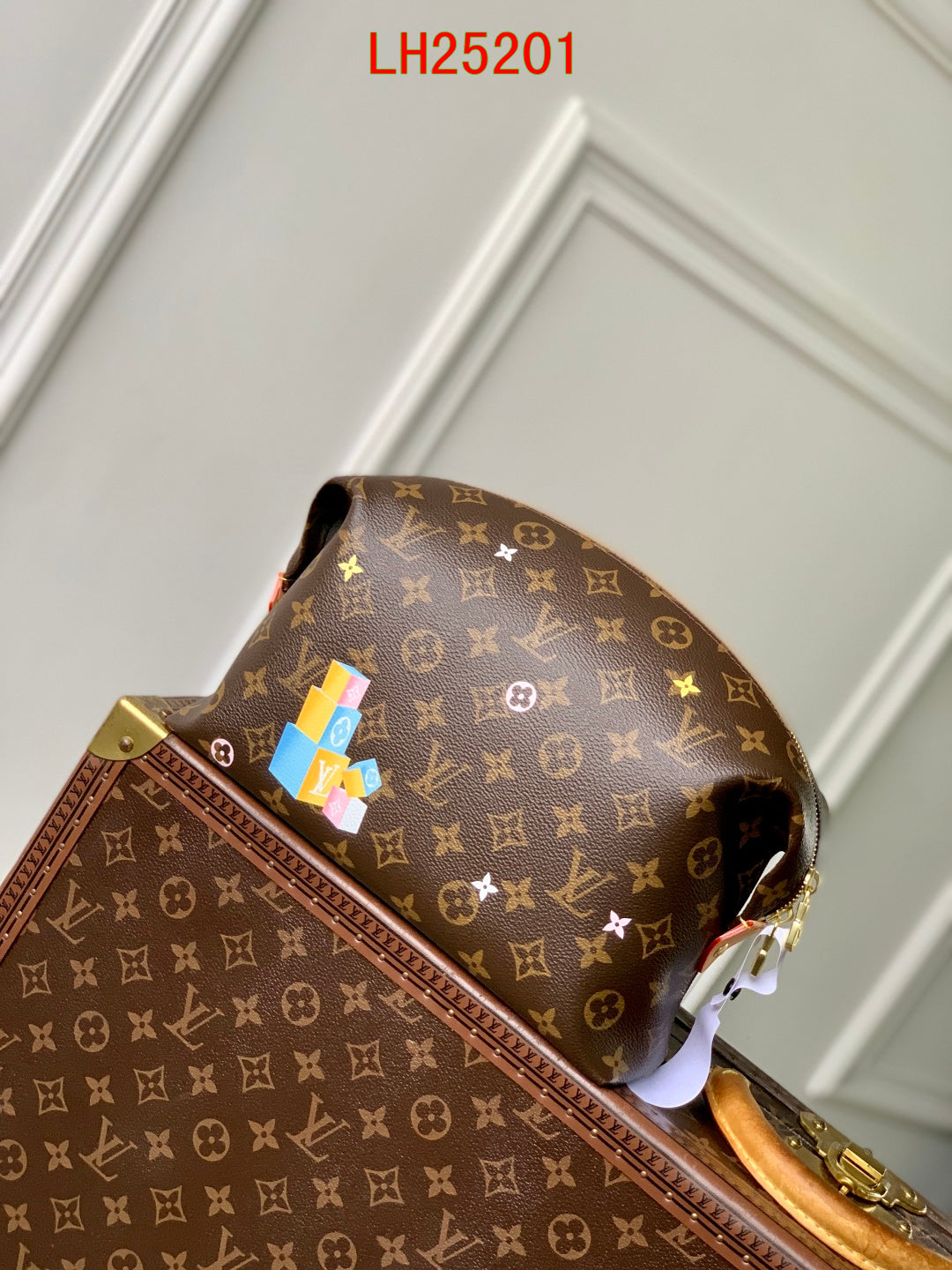 Louis Vuitton Cosmetic Pouch GM print of Vivienne