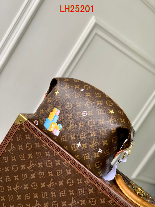 Louis Vuitton Cosmetic Pouch GM print of Vivienne