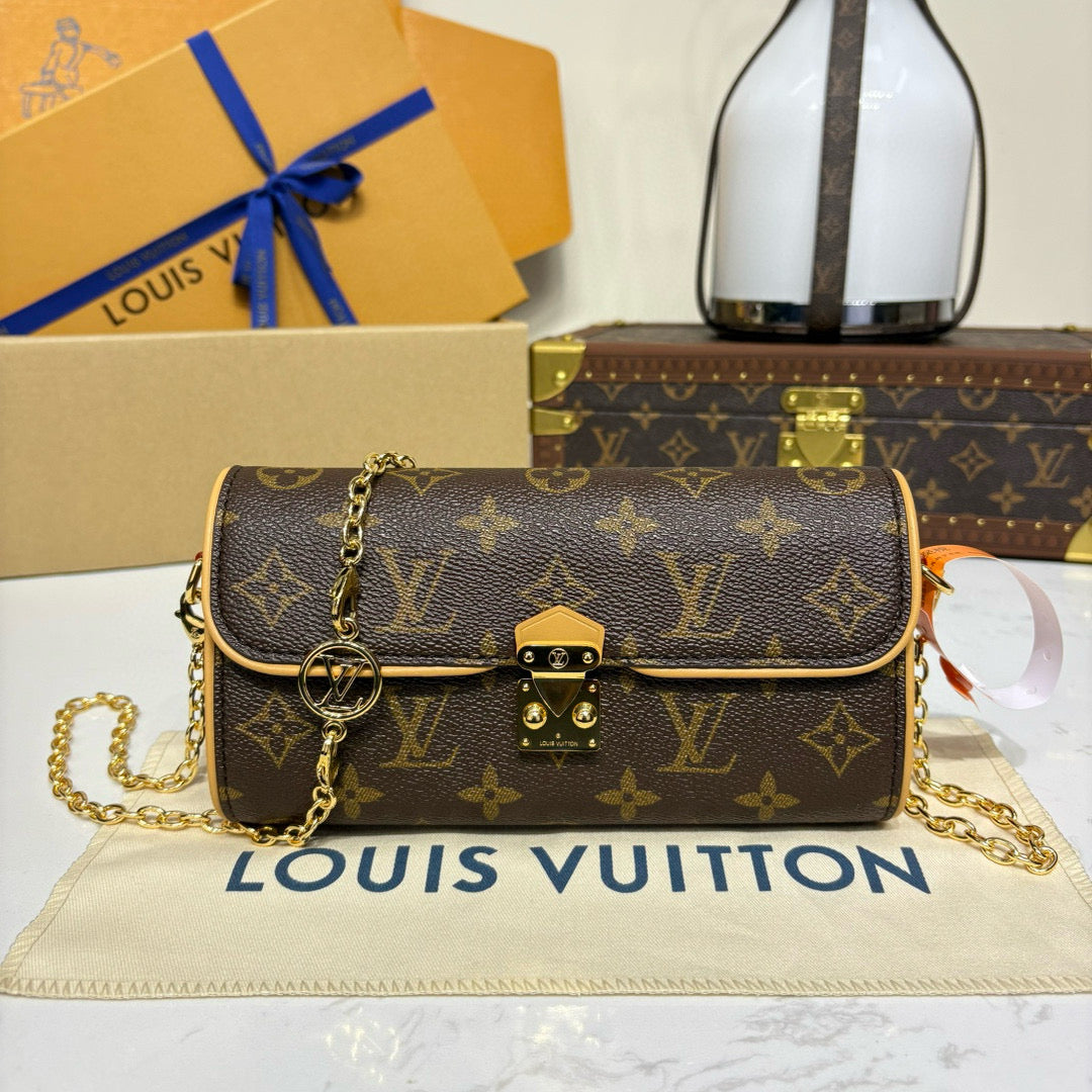 Louis Vuitton Pochette Camille