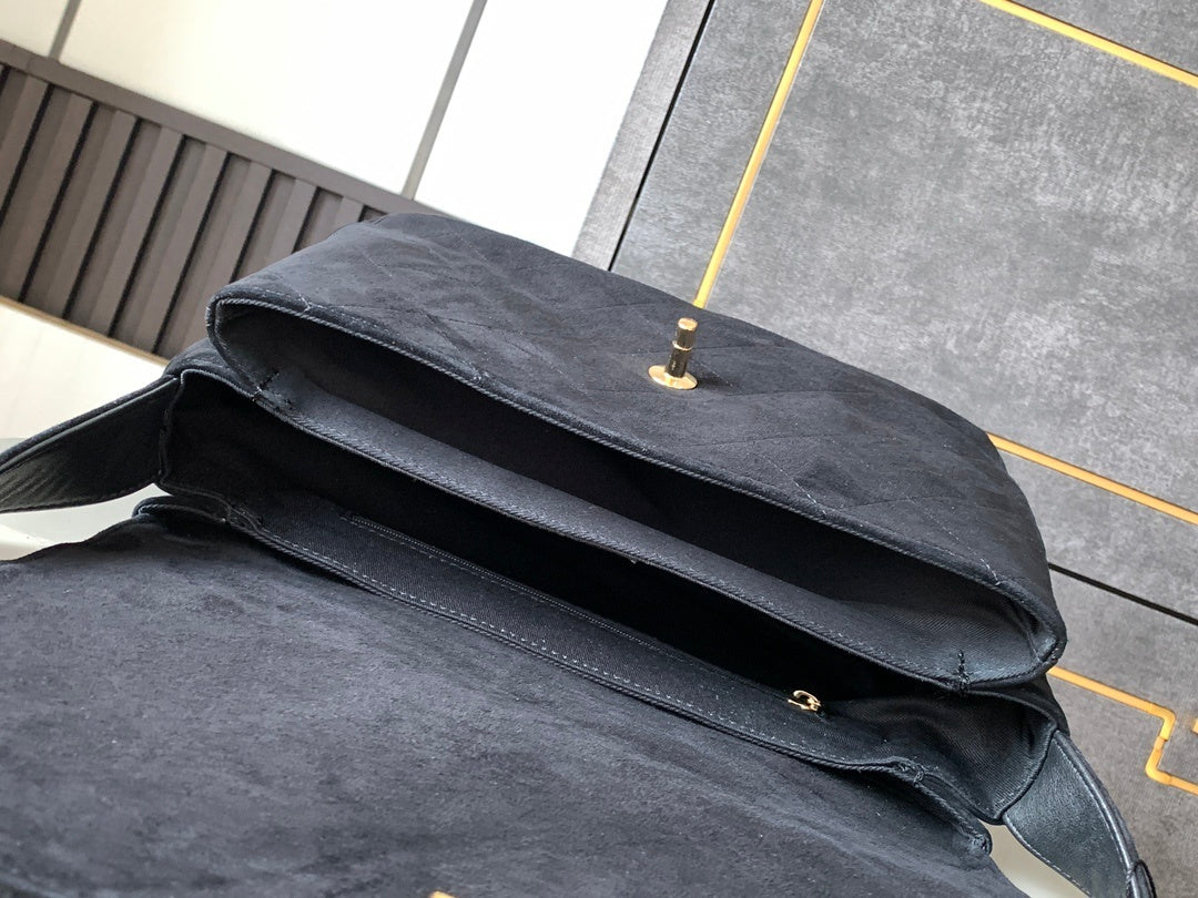 Chanel Suede Shoulder bag