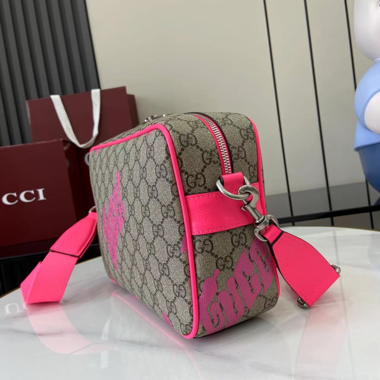 Gucci Medium crossbody bag with print