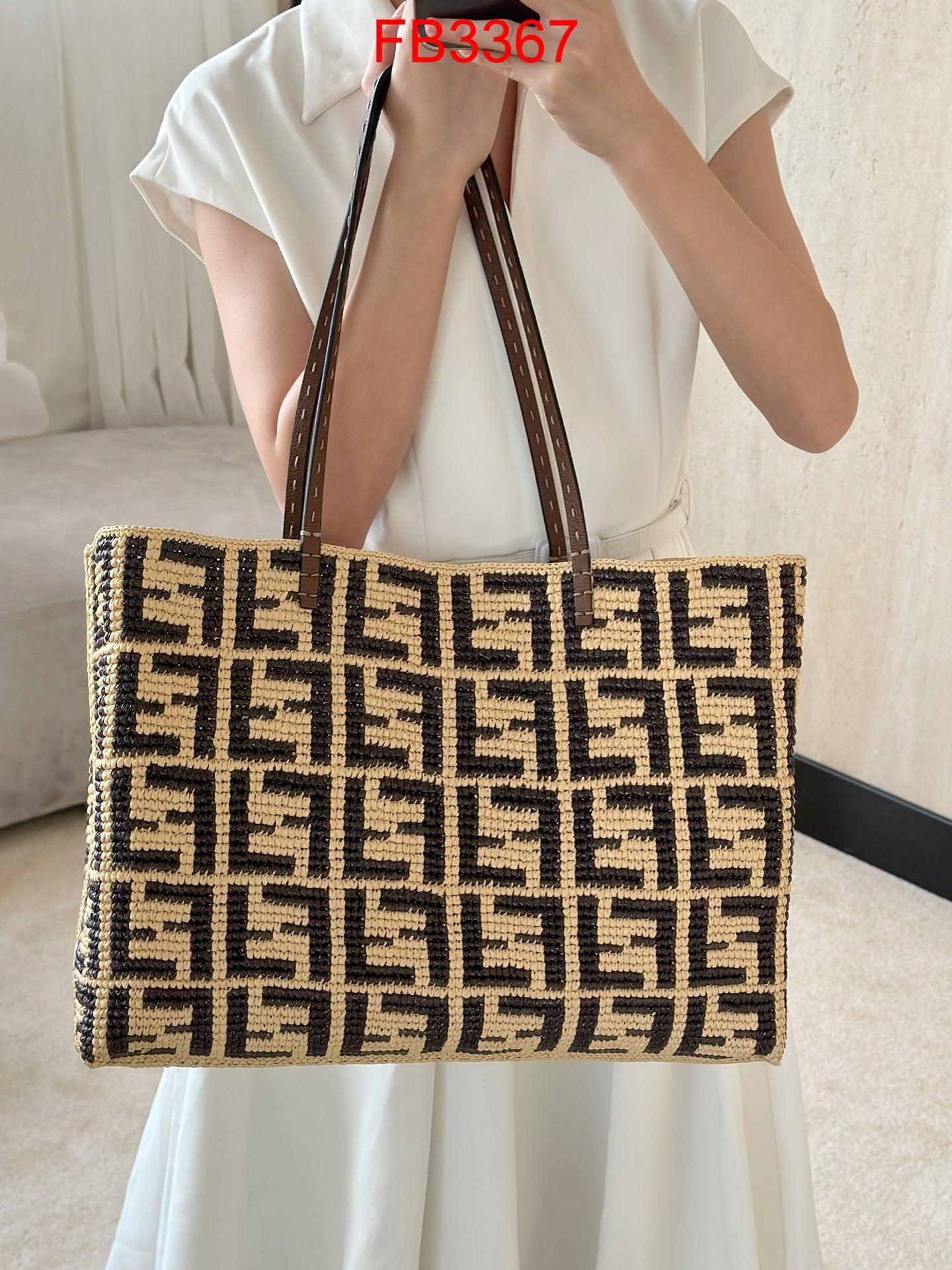 Fendi Roll Medium Tote bag