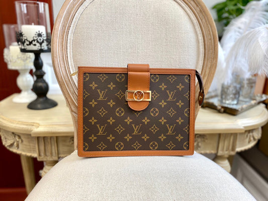 Louis Vuitton POCHETTE DAUPHINE