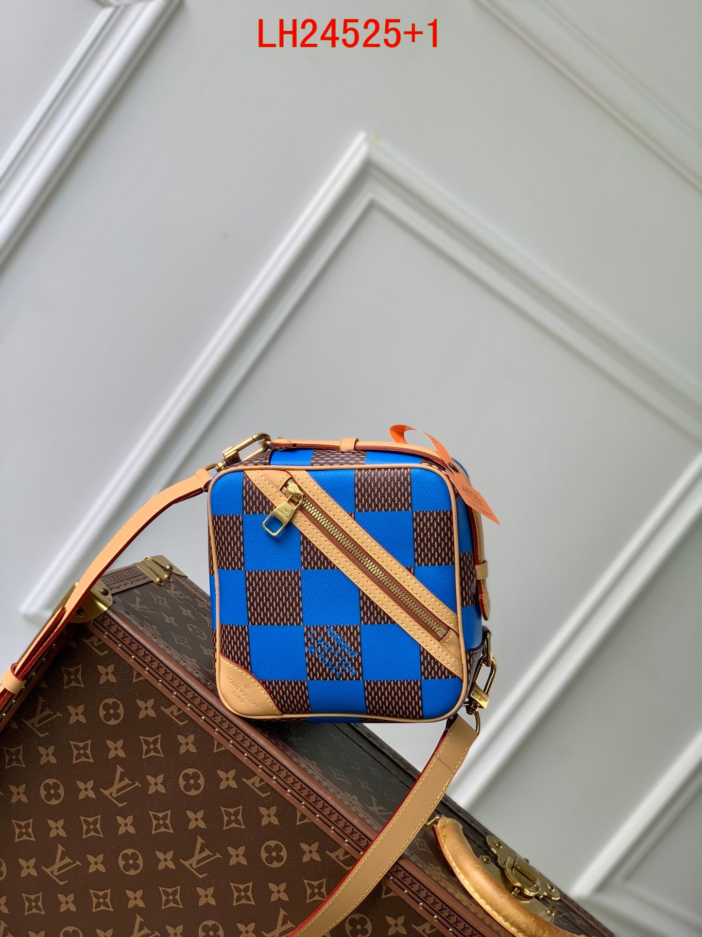 Louis Vuitton Chess Messenger