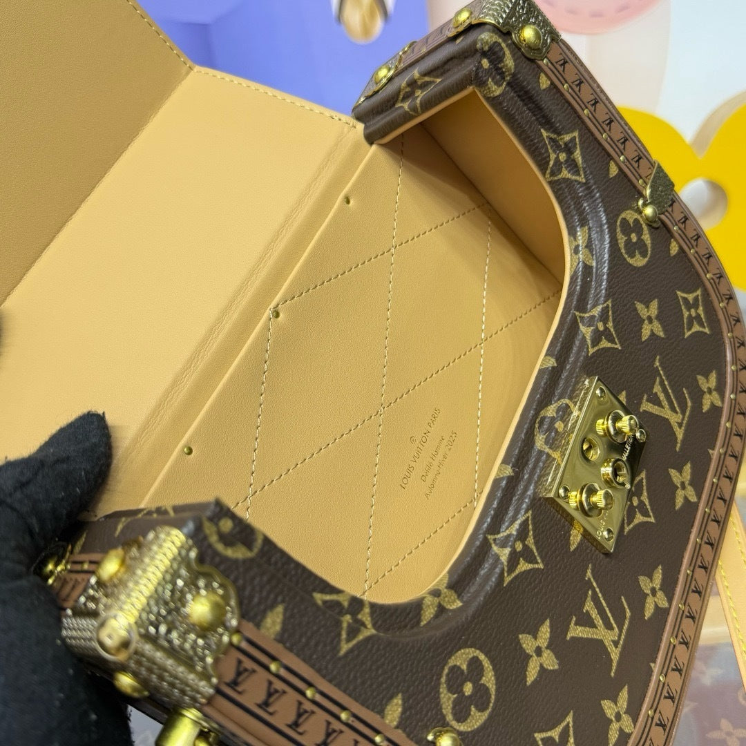 Louis Vuitton Montsouris Trunk bag