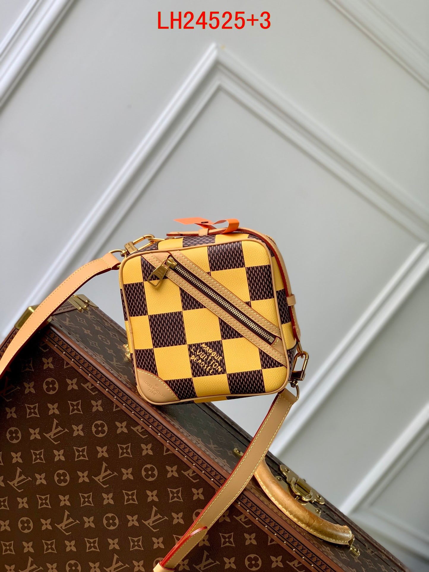 Louis Vuitton Chess Messenger