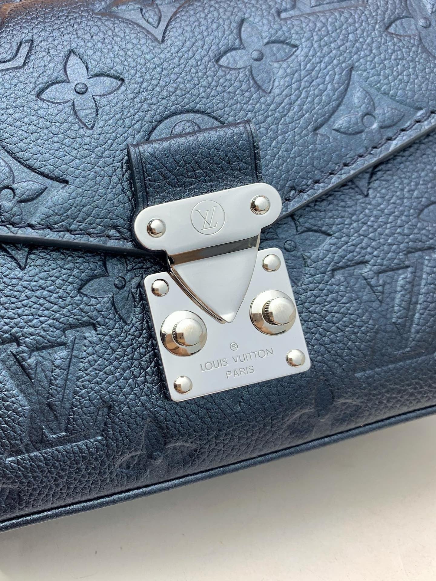 Louis Vuitton Pochette Métis East West