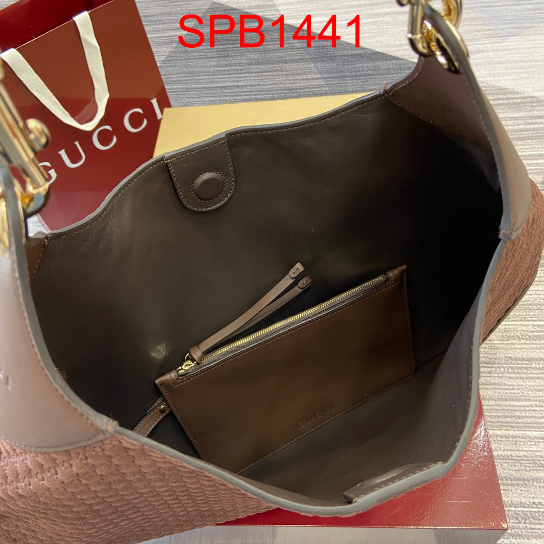Gucci B medium shoulder bag suede