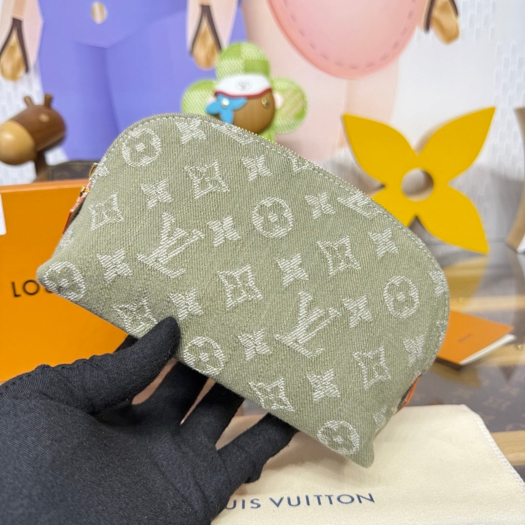 Louis Vuitton Pochette Cosmétique PM