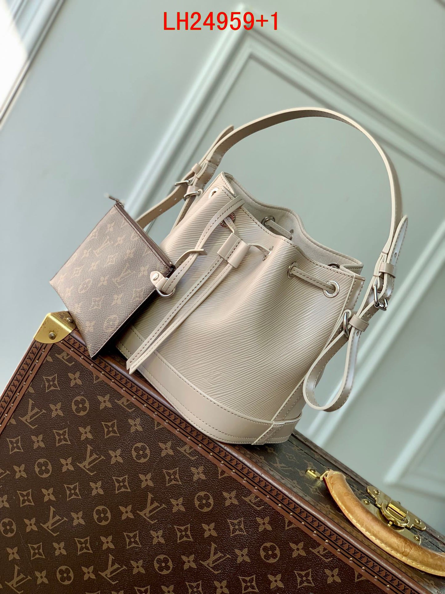 Louis Vuitton Noe Epi leather bag