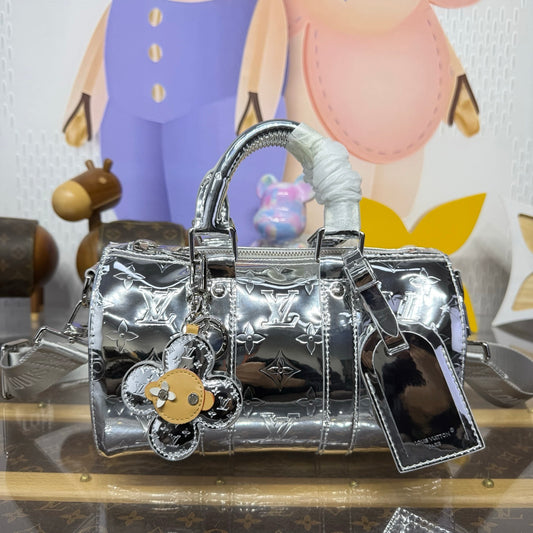 Louis Vuitton Keepall Bandoulière 25 Monogram Mirror