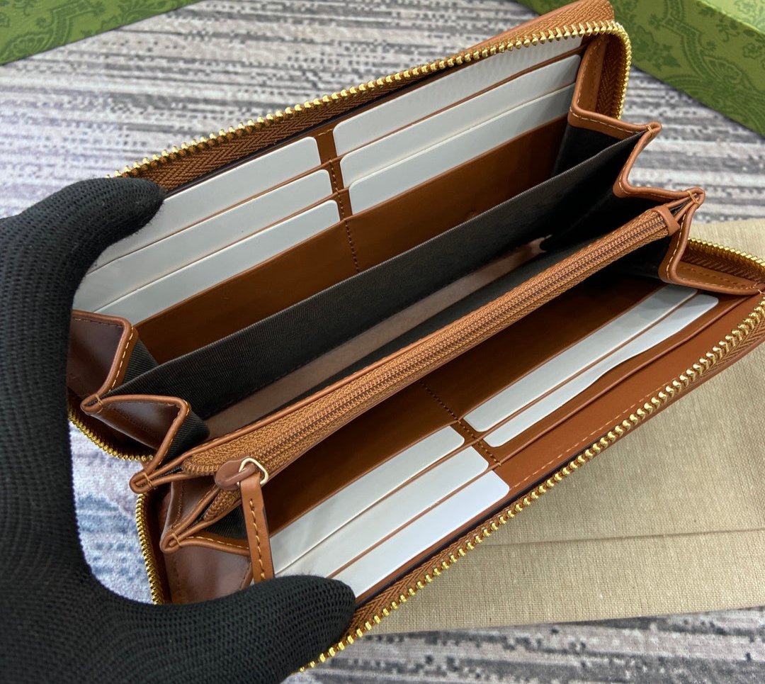 Gucci Emblem Continental Wallet
