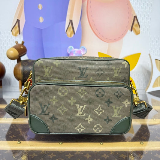 Louis Vuitton Nil bag