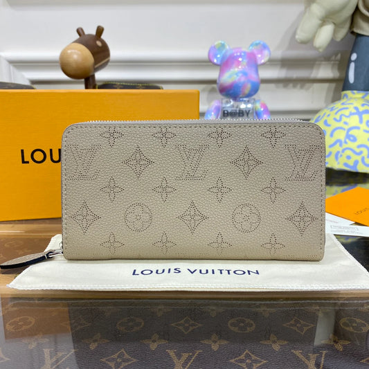 Louis Vuitton Zippy Wallet Mahina leather