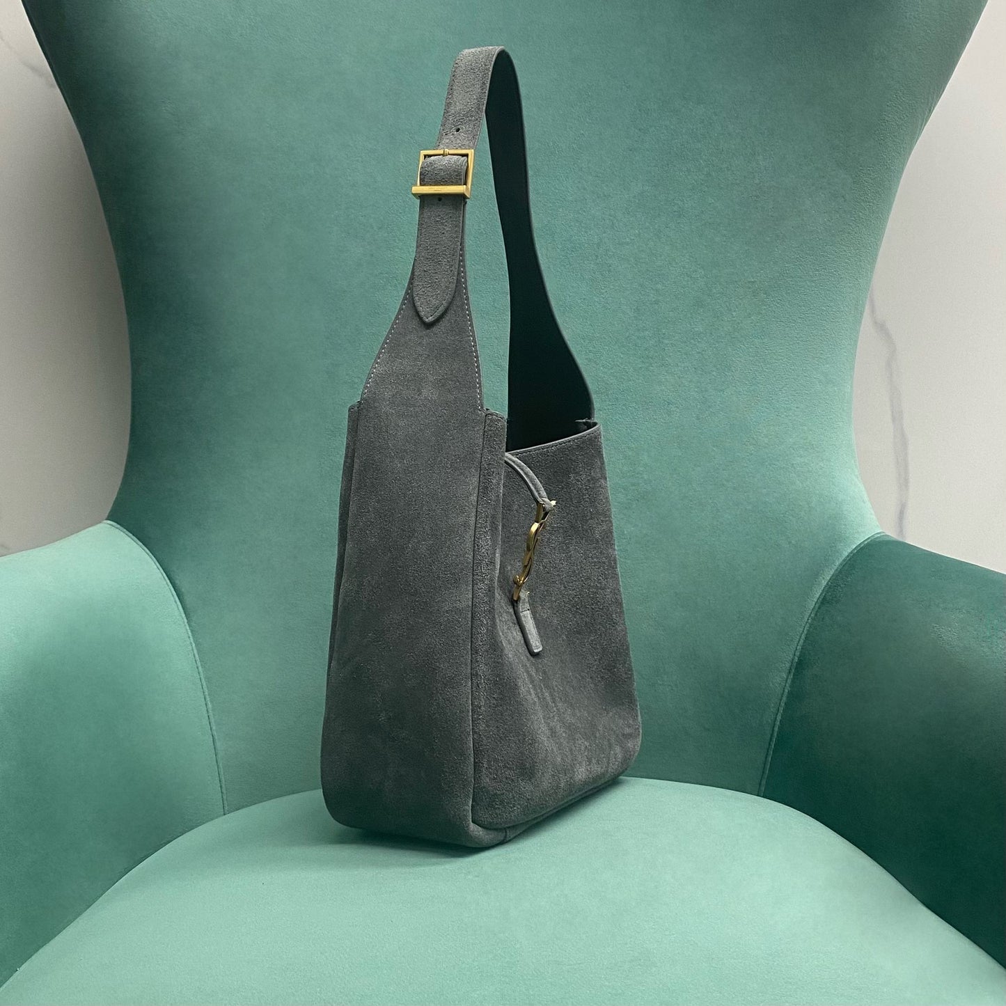 YSL LE 5 À 7 supple small in suede