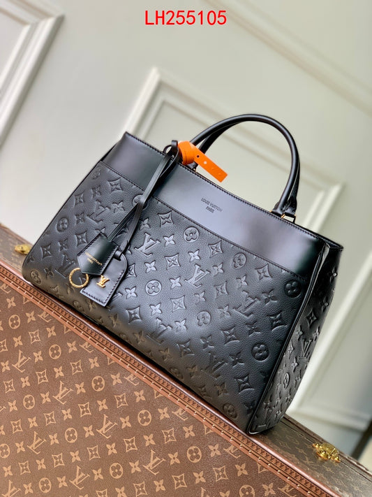 Louis Vuitton Avenue MM bag