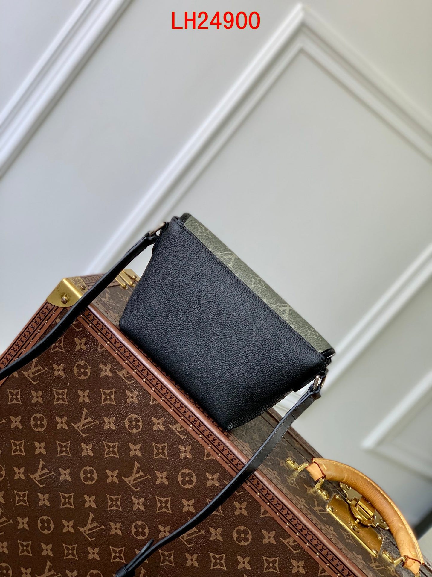Louis Vuitton Pulse Wearable Wallet