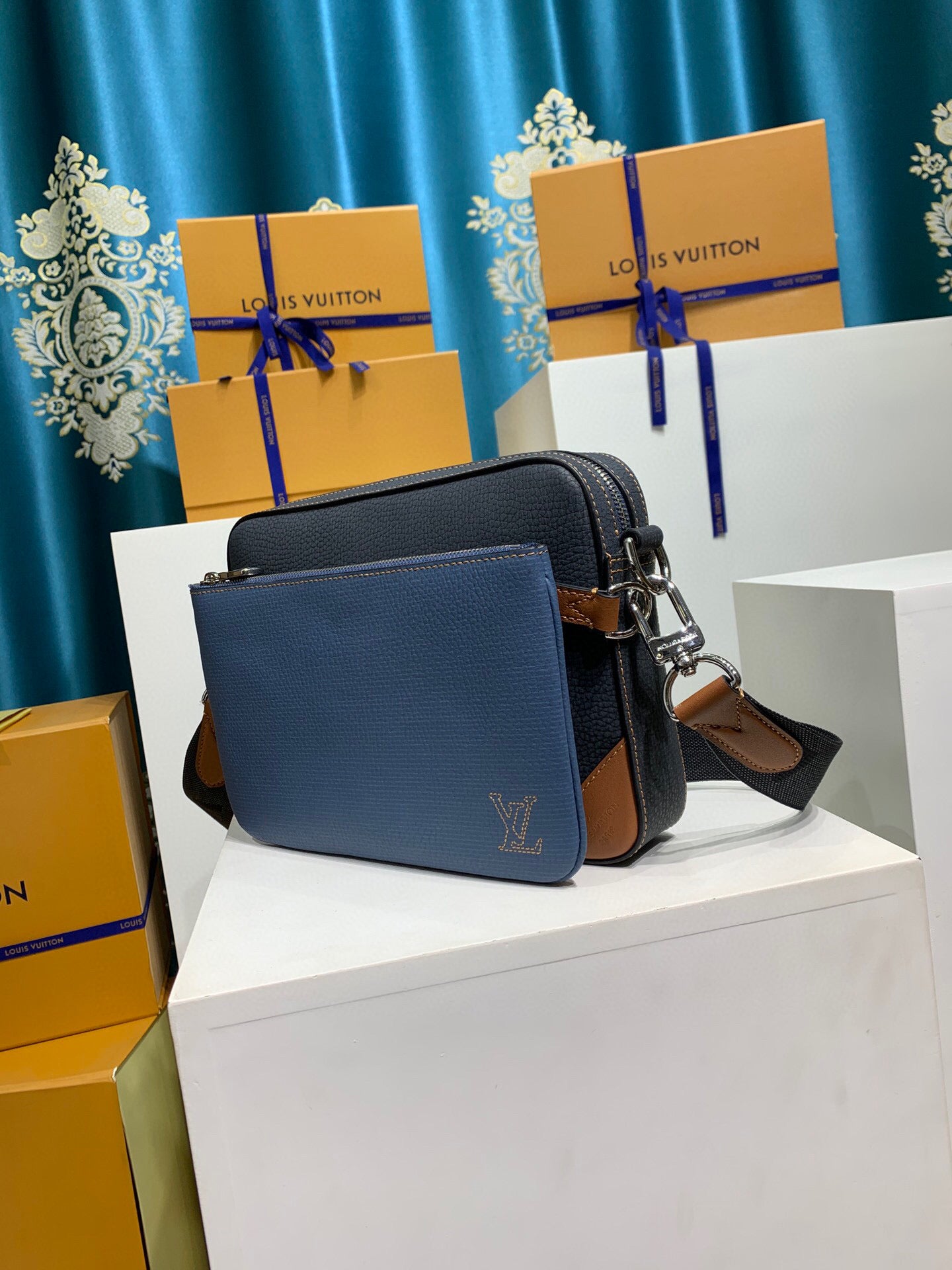Louis Vuitton Trio Messenger bag
