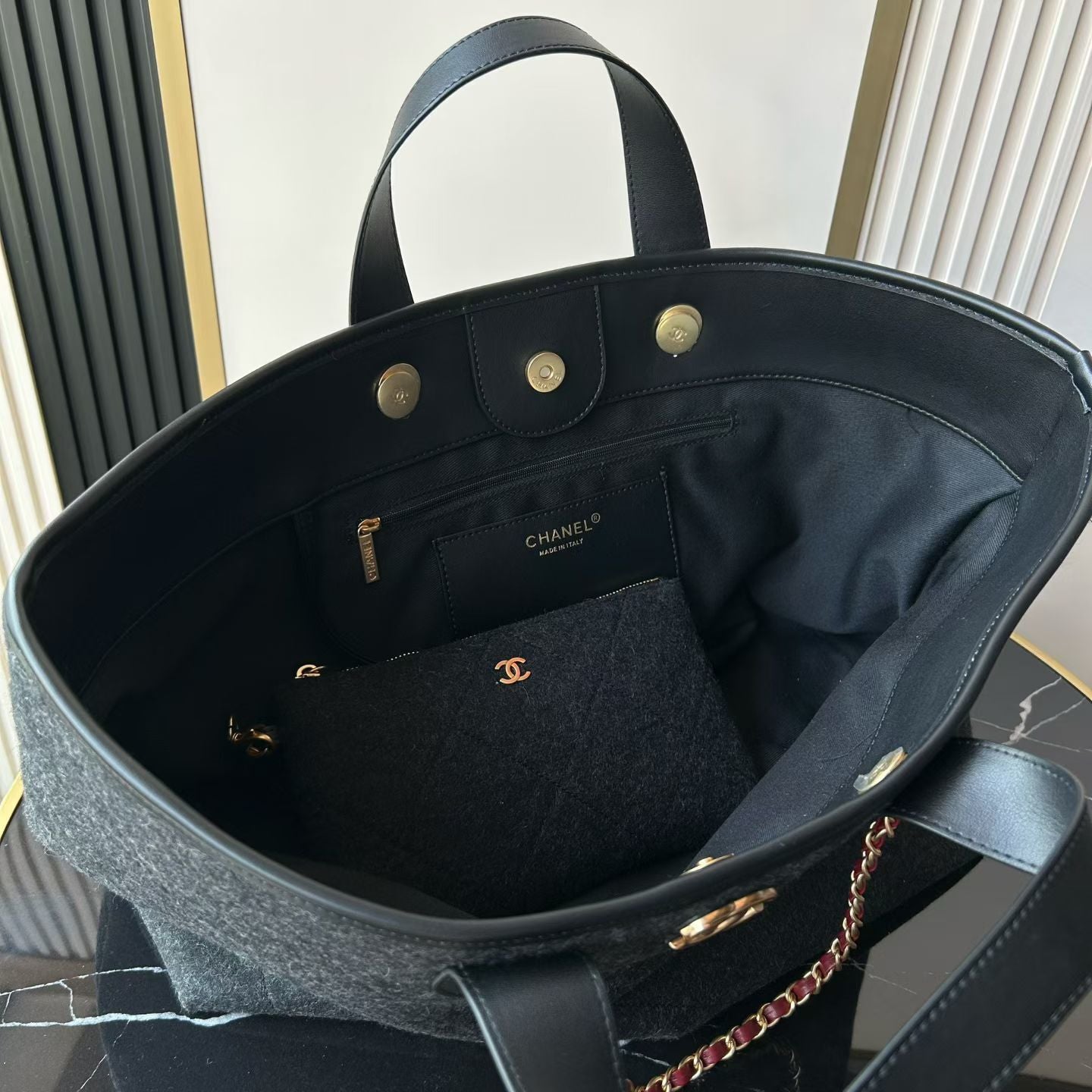 Chanel leather tote bag