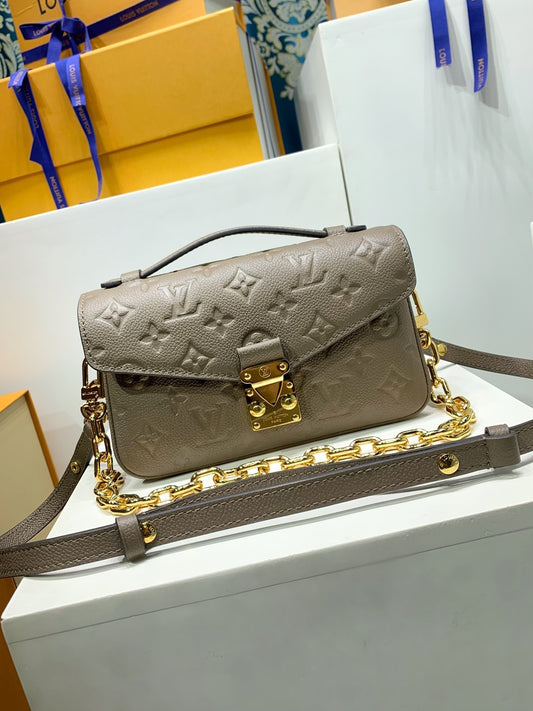 Louis Vuitton Pochette Métis East West