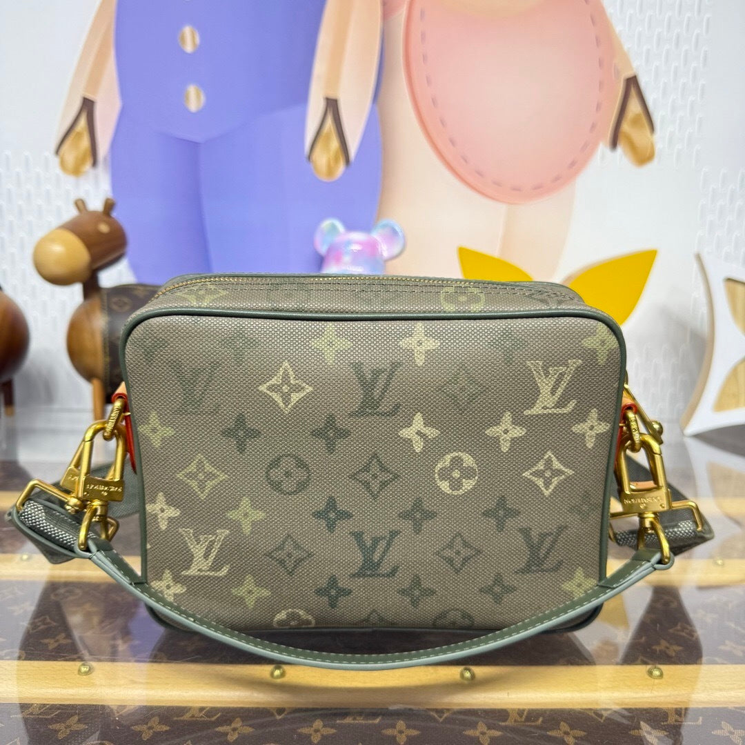 Louis Vuitton Nil bag