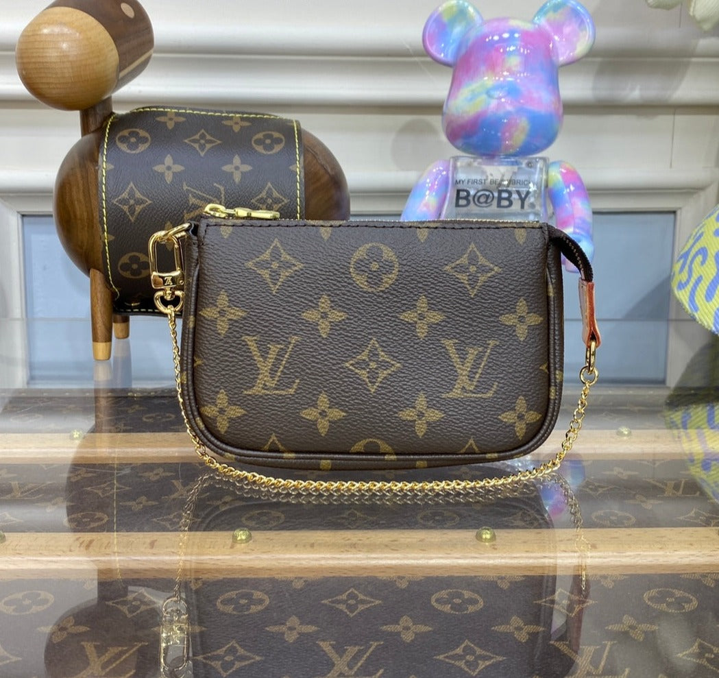 Louis Vuitton Pochette Accessoires