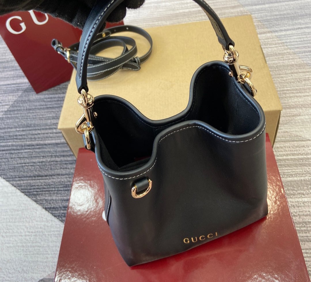 Gucci leather Emblem Bucket bag